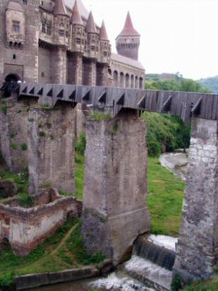 0135 - Ponte di ingreso al castello